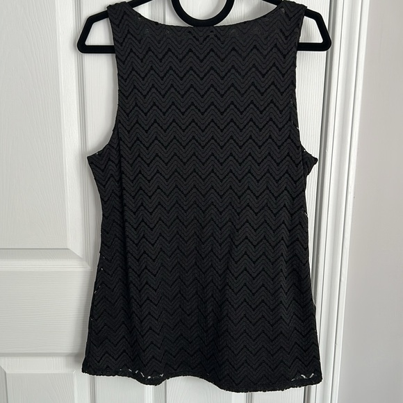 Banana Republic Knit Chevron pattern layered tank L in excellent condition. - Picture 4 of 7